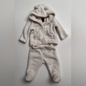 GAP Soft Cream Baby Fleece Outfit